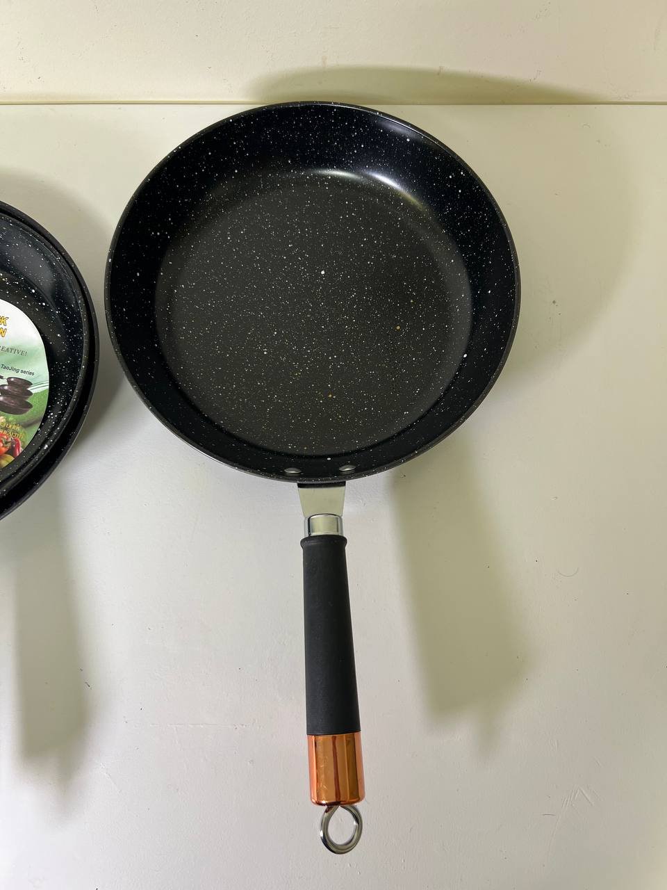 مقلاة جرانيت عميقة متعددة الأحجام بمقابض عازلة للحرارة - الصورة 2