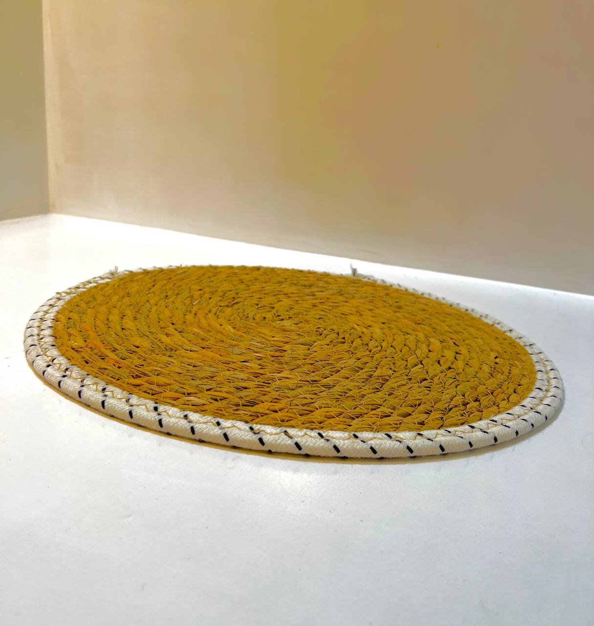 قطعة ديكور خوص منسوجة يدوياً بإطار - الصورة 3