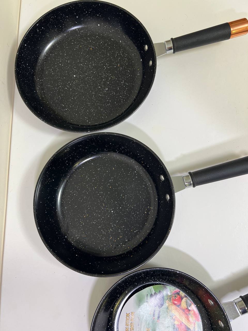 مقلاة جرانيت عميقة متعددة الأحجام بمقابض عازلة للحرارة - الصورة 3