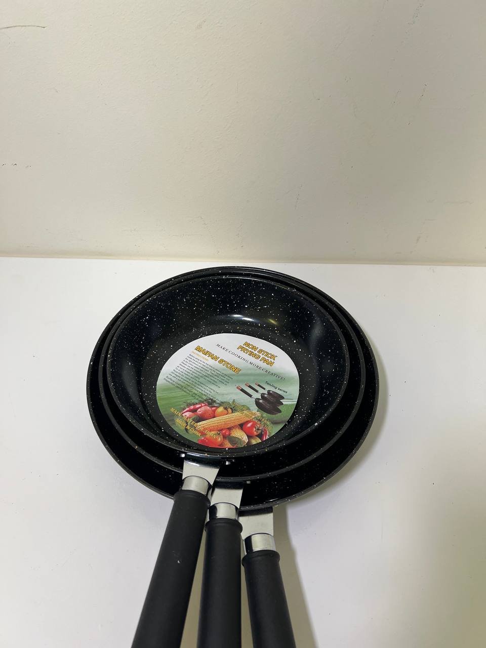 مقلاة جرانيت عميقة متعددة الأحجام بمقابض عازلة للحرارة