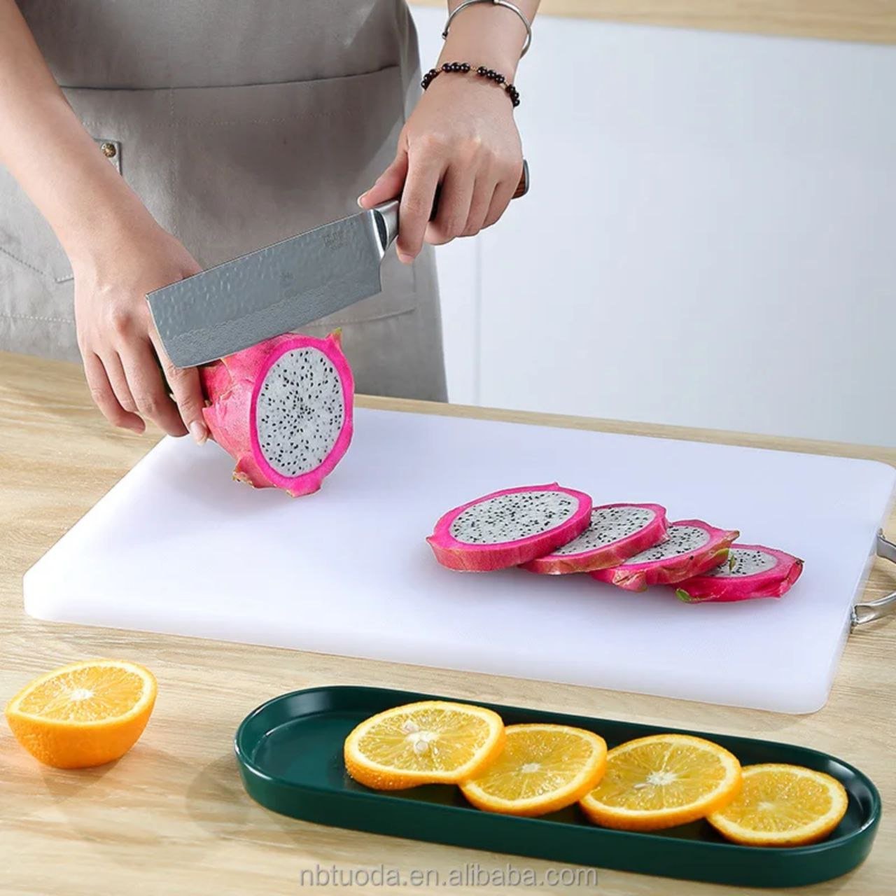 لوح تقطيع بلاستيك متين مع مقبض ستانلس ستيل - الصورة 2