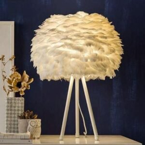 أباجورة أنيقة وعصرية بتصميم فريد على شكل ريشة