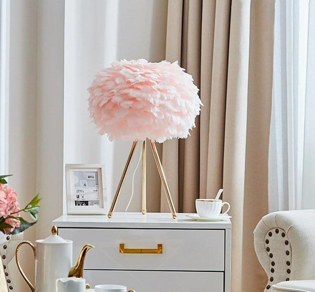 أباجورة أنيقة وعصرية بتصميم فريد على شكل ريشة - الصورة 2