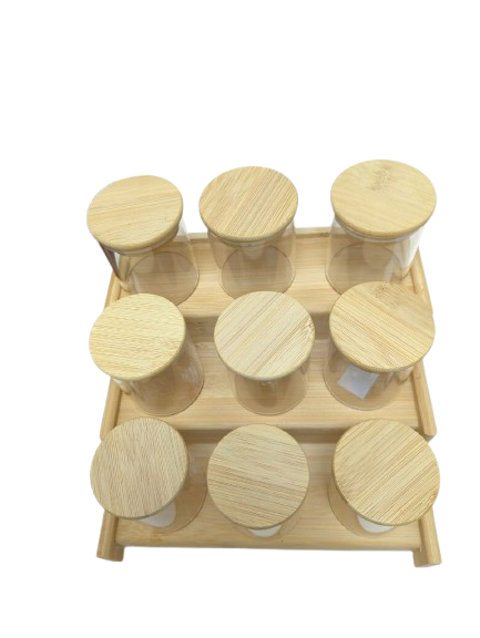 طقم برطمانات توابل زجاج 100مل بغطاء خشب طبيعي مع ستاند أنيق من البامبو - الصورة 4