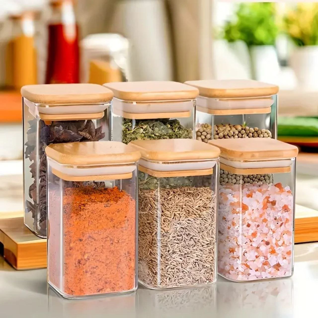 طقم برطمانات توابل زجاجية مربعة بحامل خشبي أنيق (8 قطع) - الصورة 2