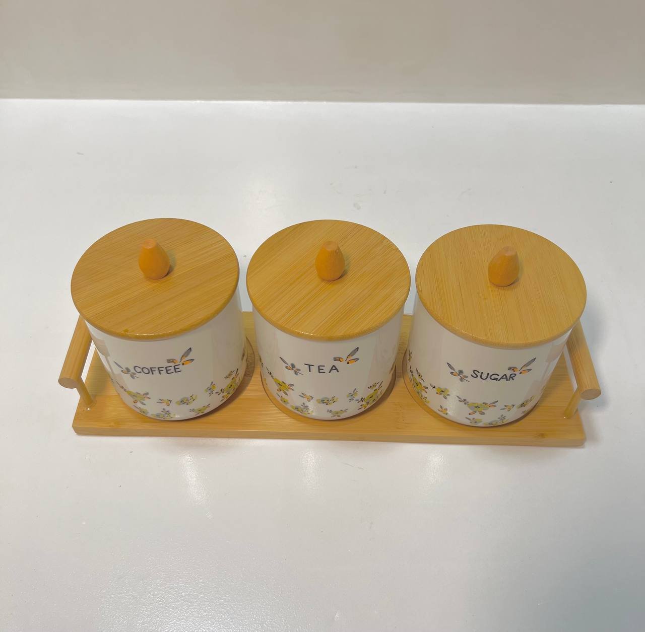 طقم كوفي بورسلين مزخرف ورد مع أغطية خشبية وستاند - الصورة 4