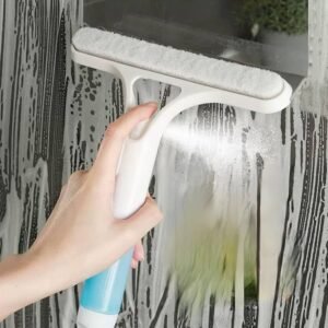 مساحة زجاج صغيرة ببخاخ وأسفنجة