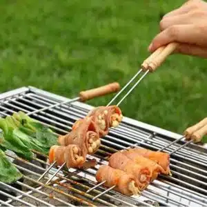 سيخ شواء معدنية بمقبض خشب طبيعي